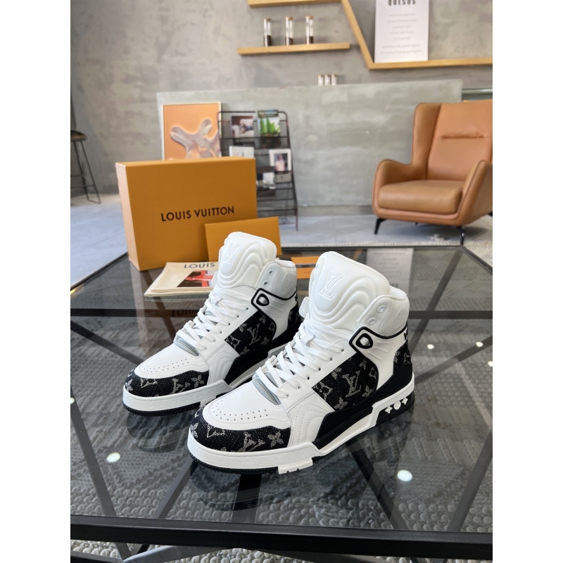 l**is V*t*n sneakers